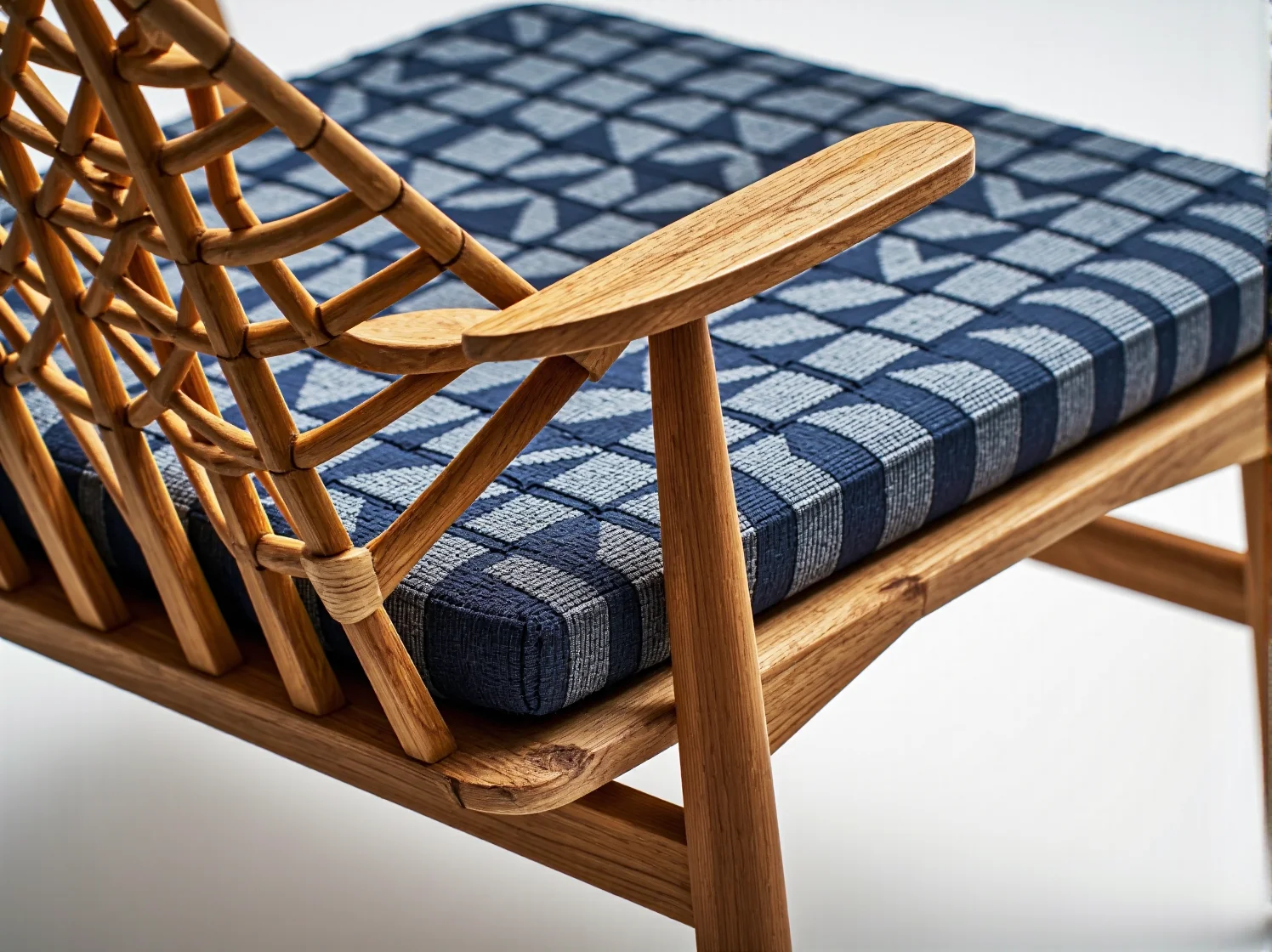 Modułowe meble z innowacyjnych i trwałych tkanin, dostosowujące się do współczesnych wnętrz.