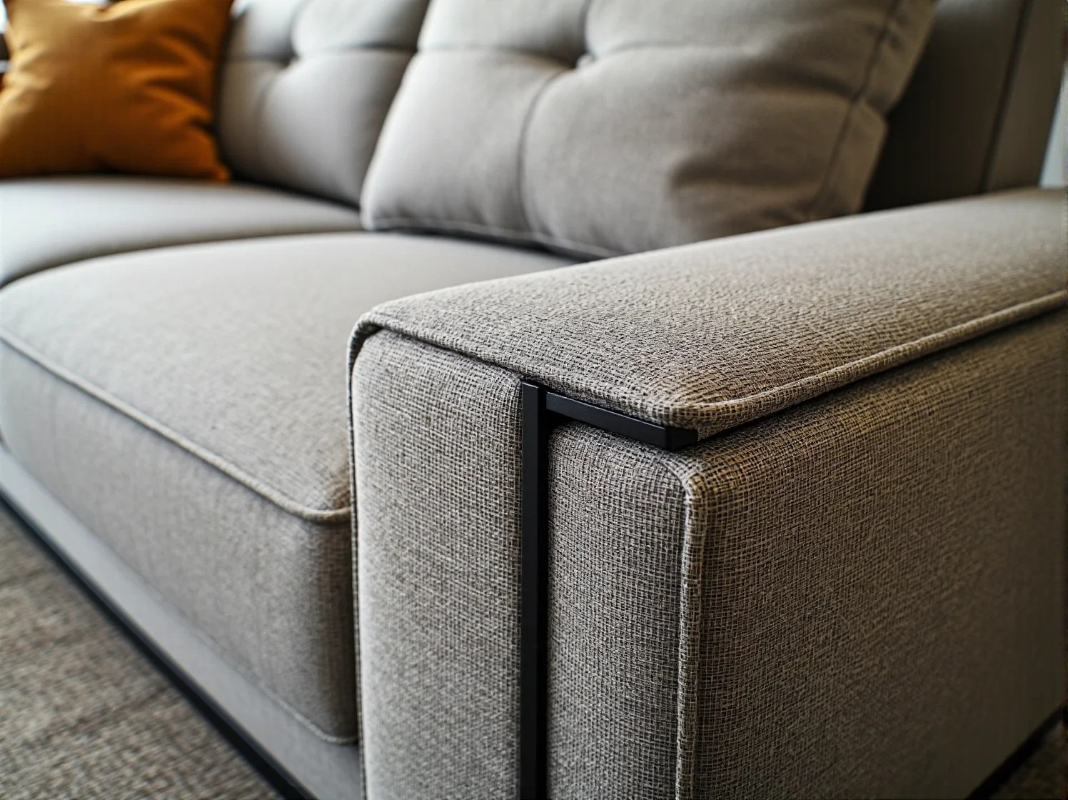 Unikalny stół z drewna z odzysku o trwałej konstrukcji.